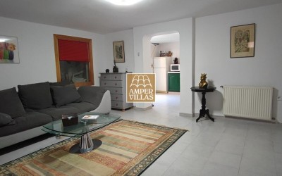Spacious villa with guest apartment within short distance of the center of Altea la Vella.